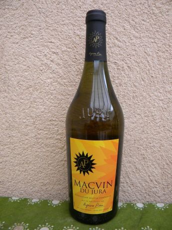 Photo d'une bouteille de Auguste Pirou Macvin-du-Jura