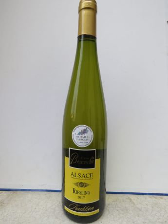Photo d'une bouteille de Cave de Bennwihr Alsace Riesling