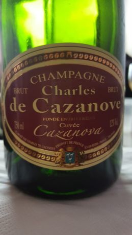 Photo d'une bouteille de Charles de Cazanove Champagne
