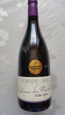 Photo d'une bouteille de Domaine Girin Beaujolais