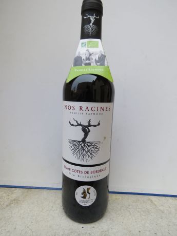 Photo d'une bouteille de Famille Raymond Blaye-Côtes-de-Bordeaux