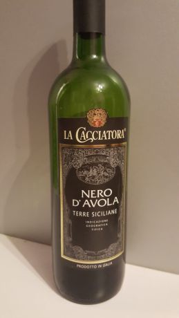 Photo d'une bouteille de La cacciatora Terre siciliane