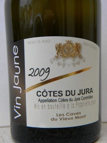 Photo d'une bouteille de Les Caves du Vieux Mont Côtes-du-Jura