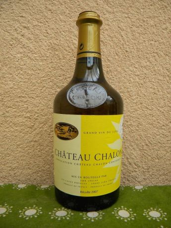 Photo d'une bouteille de Les Caves Royales Château-Chalon
