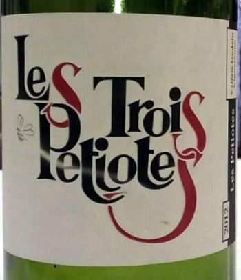 Photo d'une bouteille de Les Trois Petiotes Côtes-de-Bourg