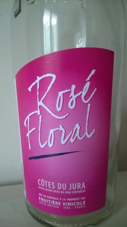 Photo d'une bouteille de rosé floral Côtes-du-Jura