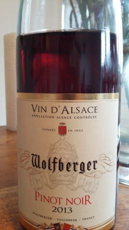 Photo d'une bouteille de Wolfberger Alsace Pinot-Noir
